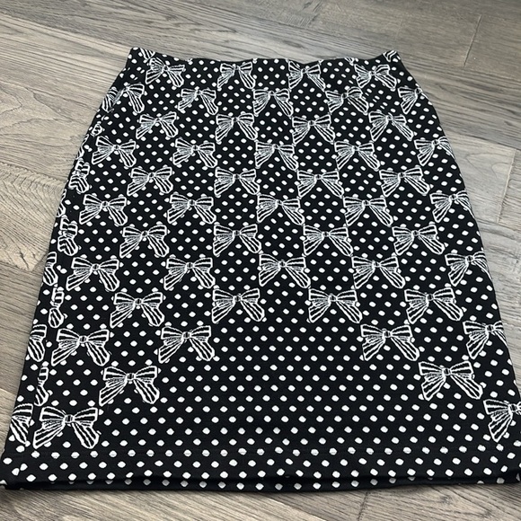 RIANI | Black and White Bow and Polka Dot Patterned Skirt / Elastic Band Size 8 - Picture 2 of 11